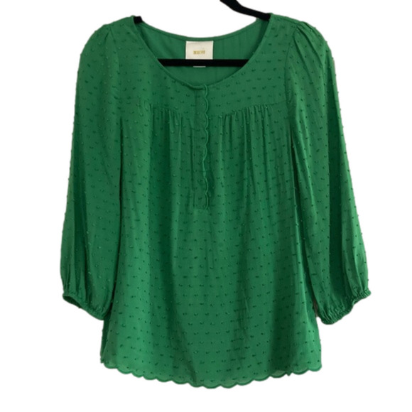 ANTHROPOLOGIE Maeve green raised Swiss dot pattern scalloped hem blouse. Size 2 - Picture 2 of 9